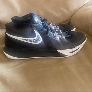 Kyrie basketball shoes